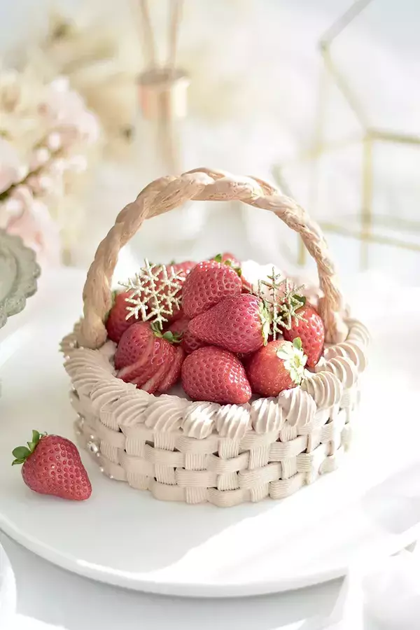 「本物のカゴかと思った」手作りケーキに驚く人が続出！　ビジュアルに「繊細すぎる…」