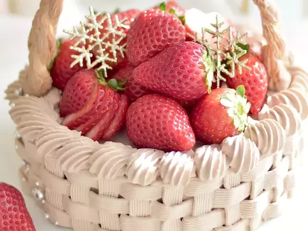 「本物のカゴかと思った」手作りケーキに驚く人が続出！　ビジュアルに「繊細すぎる…」