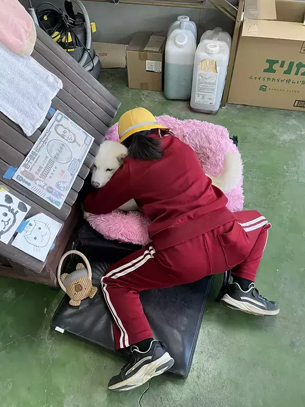 小学生「ただいまー！」　帰宅と同時にやったことが？「ポーズに吹いた」「いいなー！」