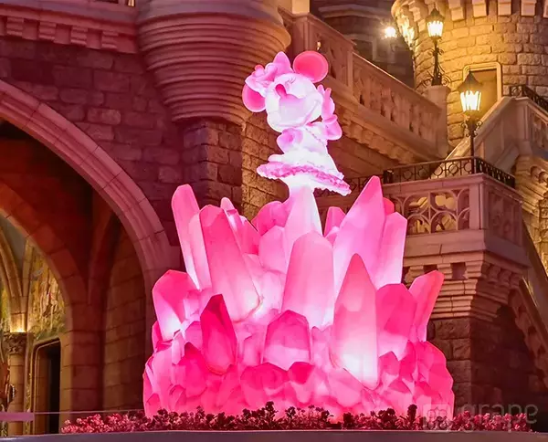 今しか見られない！　夜になったらシンデレラ城が一変！？行く前に要チェック