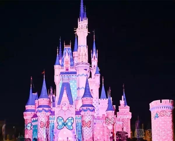 今しか見られない！　夜になったらシンデレラ城が一変！？行く前に要チェック