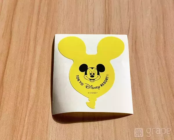 ディズニーで「シールが欲しい」と伝えると… 無料でもらえる『スマホサイズの限定シール』がこんなにあった！