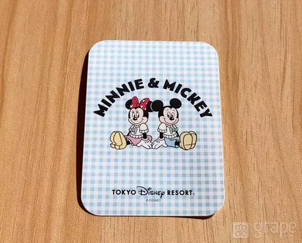 ディズニーで「シールが欲しい」と伝えると… 無料でもらえる『スマホサイズの限定シール』がこんなにあった！