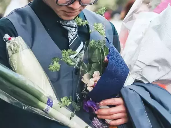 成人式の日、息子を見ると？　母が目にした姿に「爆笑した」「思わず二度見したわ！」