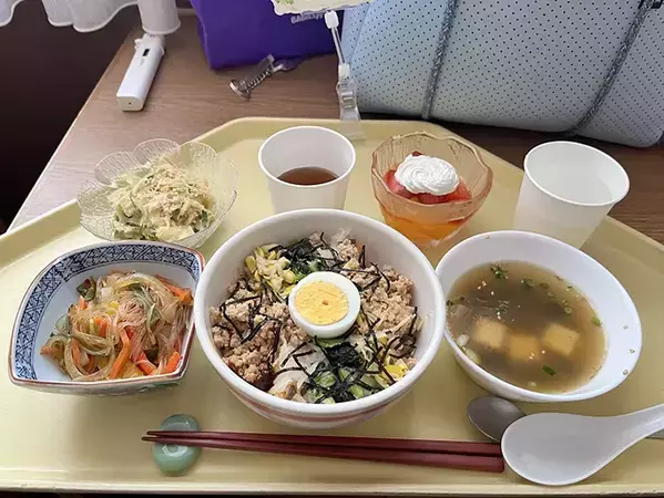 「これ本当に病院食？」「温かいのは紅茶だけ」　産婦人科の入院食、その違いに驚いた