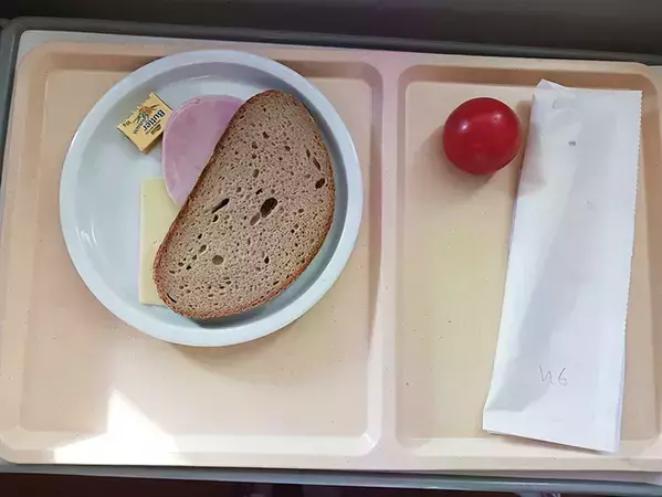 「これ本当に病院食？」「温かいのは紅茶だけ」　産婦人科の入院食、その違いに驚いた