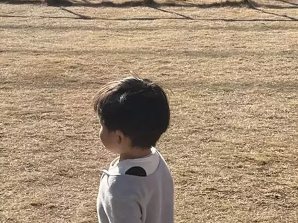 「移動速度が速すぎて…」　2歳児を撮った1枚に「分かるな～」「ウキウキが伝わる」