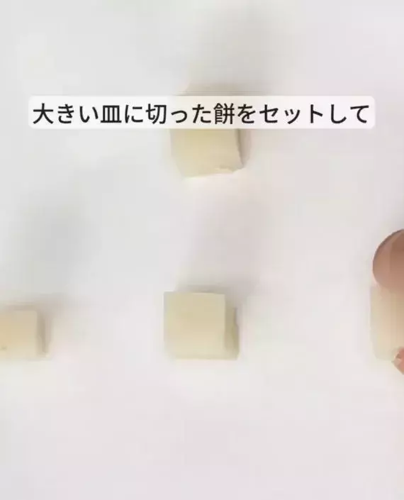 切り餅にバターと卵黄を混ぜると？　完成品に「家族で争奪戦」「最高すぎる」