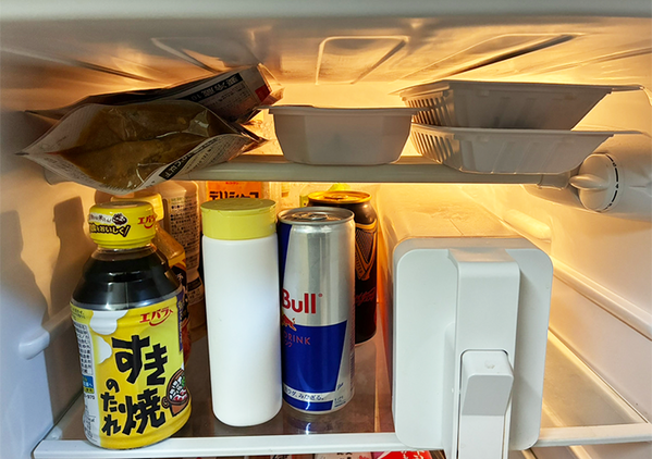 『短いつっぱり棒』はこう使う！　冷蔵庫の中がスッキリする『活用術』に「これ考えた人、天才」