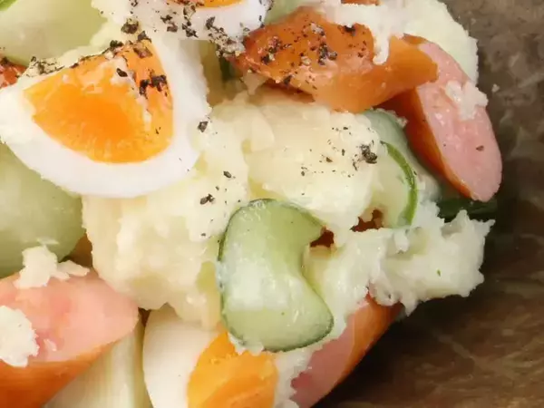 企業が公開した『ポテサラの写真』に二度見　真相に「思わずガン見した」「くやしい！」