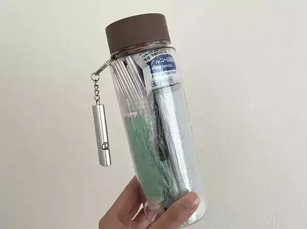 ダイソーの『ドリンクボトル』に入れたのは？　警視庁のアイディアを実際にやってみた