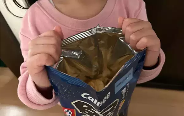 ポテトチップスをめぐって3歳の娘がブチギレ！　怒りの矛先はまさかの…？