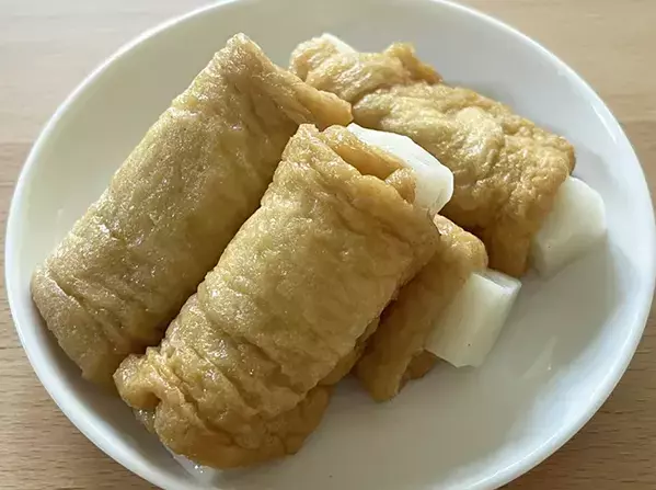 『切り餅の食べ方』が家族に大好評！　くるっと巻いたのは、甘く煮た…？【簡単レシピ】