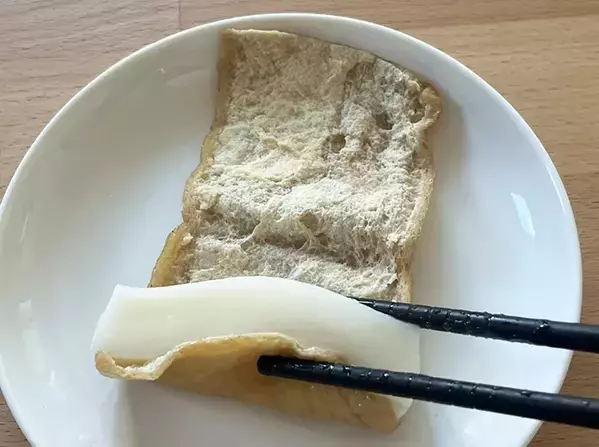 『切り餅の食べ方』が家族に大好評！　くるっと巻いたのは、甘く煮た…？【簡単レシピ】