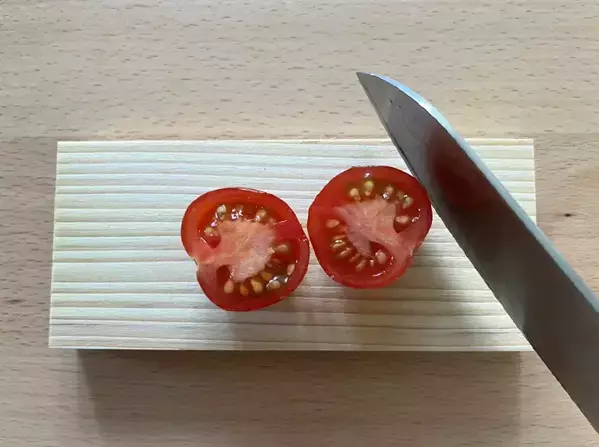 いつも捨ててた『かまぼこ板』　使ってみたら…実は便利だった！【活用術3選】