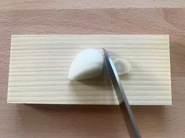 いつも捨ててた『かまぼこ板』　使ってみたら…実は便利だった！【活用術3選】