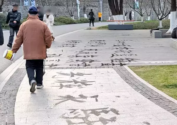 中国の公園で高齢者が？　日常の風景に「日本にはない文化」「面白い」