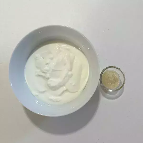 ヨーグルトに『塩こうじ』を混ぜると？　一晩置いた結果に「ビックリ」「早速試す」