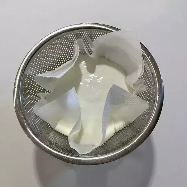 ヨーグルトに『塩こうじ』を混ぜると？　一晩置いた結果に「ビックリ」「早速試す」