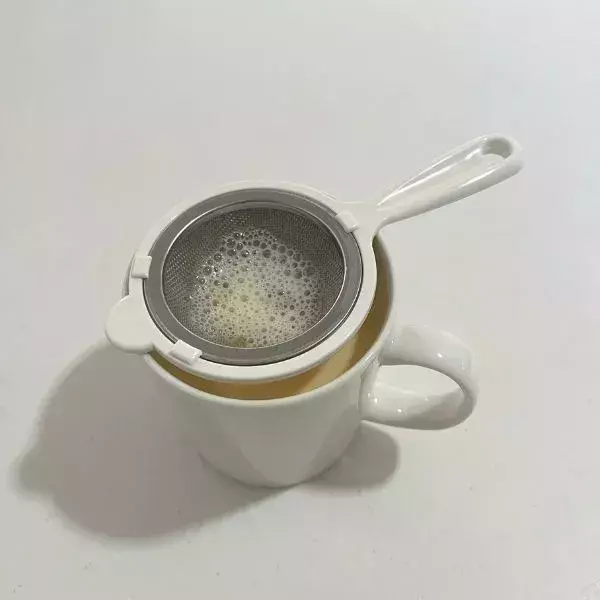 マグカップに材料を入れてチンすると？　完成した『おやつ』に「固めの食感」「最高」