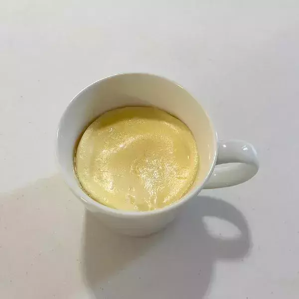 マグカップに材料を入れてチンすると？　完成した『おやつ』に「固めの食感」「最高」