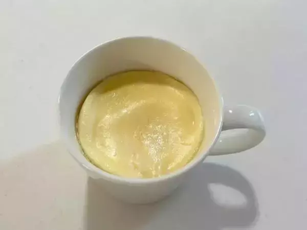 マグカップに材料を入れてチンすると？　完成した『おやつ』に「固めの食感」「最高」