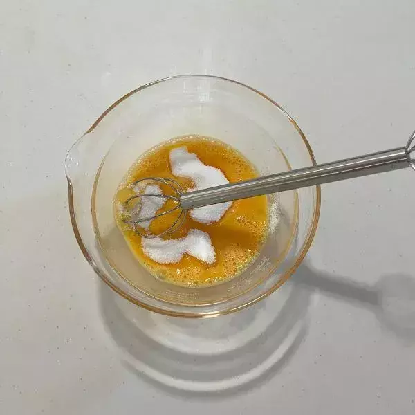 マグカップに材料を入れてチンすると？　完成した『おやつ』に「固めの食感」「最高」