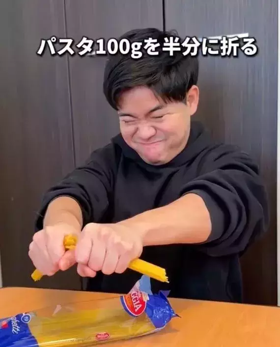 半分に折ってレンジへ！　パスタの新しい使い道に「目からウロコ」「無限にいける」