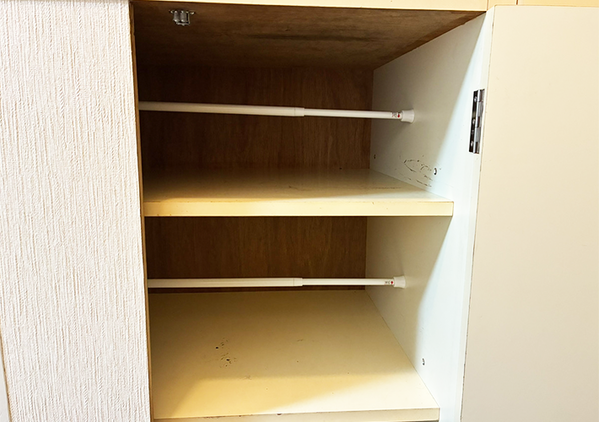 靴棚につっぱり棒を設置すると…　収納量が『倍』になる裏ワザに「これは助かる！」