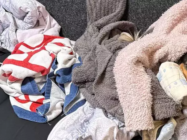 畳んだはずの洗濯物がぐちゃぐちゃに…？　犯人の満足そうな顔に「笑った」「怒れません」