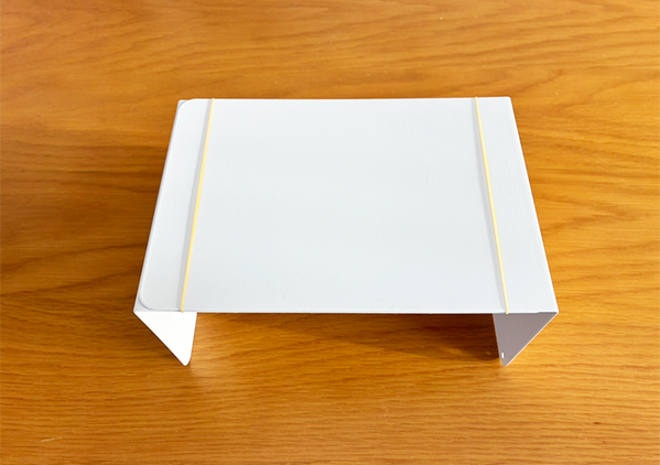 冷蔵庫がパンパンの時はブックエンドを使う！　収納アイディアに「救世主すぎる！」