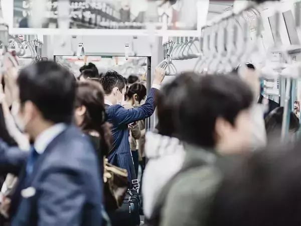 電車の『リュックマナー』がネットで議論　「本当に迷惑」「一体どうしろと？」