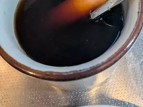 コーヒーの中に誤って入ったのは…？　まさかのミスに「笑かさないでー！」