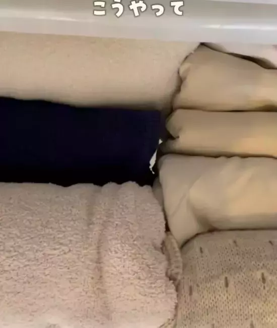 ニットを縦半分に折って？　意外な『かけ方』に「目からウロコ」「絶対やる」