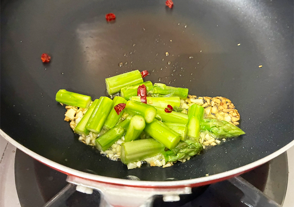 おせちのかまぼこが余ってる人は挙手！　無限に食べれるアレンジレシピに「箸が止まらない！」