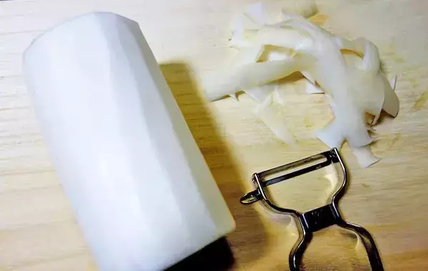 その手があったか！大根をピーラーでひらひらにして…　家族が喜ぶ一品が完成【大根レシピ】