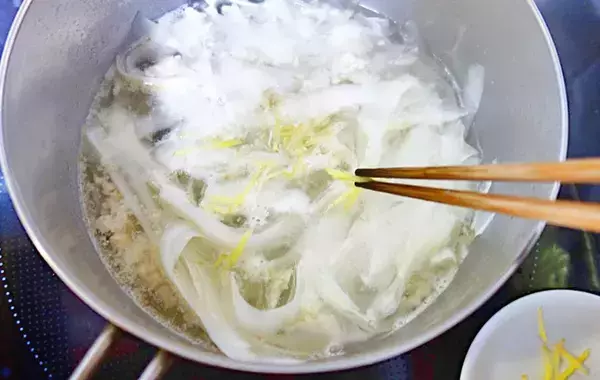 その手があったか！大根をピーラーでひらひらにして…　家族が喜ぶ一品が完成【大根レシピ】