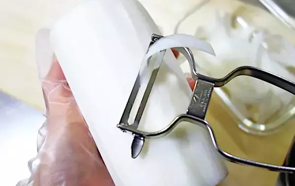 その手があったか！大根をピーラーでひらひらにして…　家族が喜ぶ一品が完成【大根レシピ】