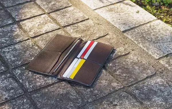 「酔っ払いが寝込んでる」と通報　駅前に広がる光景に、警察官が思わず二度見