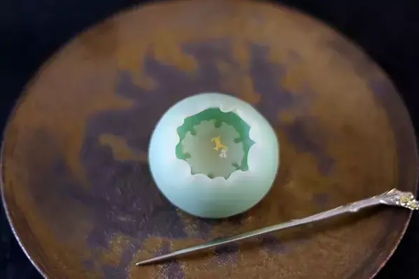 和菓子の『ダイヤモンドダスト』が美しい　職人の感性に「思わず見入った」「美しい」