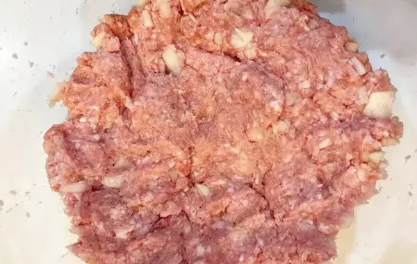 子供が「なんか出てきた！」と叫んだ　ハンバーグから出てきたのは…？