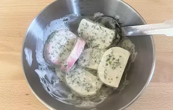 余ったカマボコを消費！　マヨネーズを使った“手抜きおかず”に箸が止まらない【簡単レシピ】