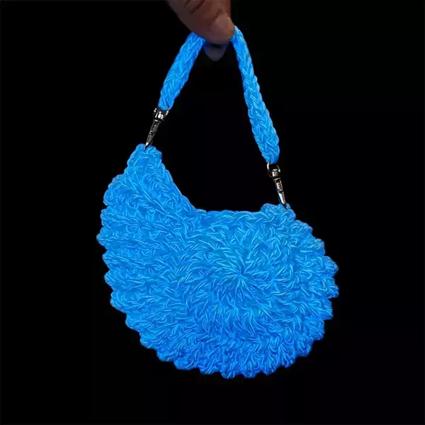 かぎ針編みで作ったのは？　神秘的な作品に「知らなかった」「可愛すぎ」