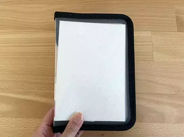 セリアで買った『A6ファスナーケース』　まさかの使い道に「意外と思いつかなかった」