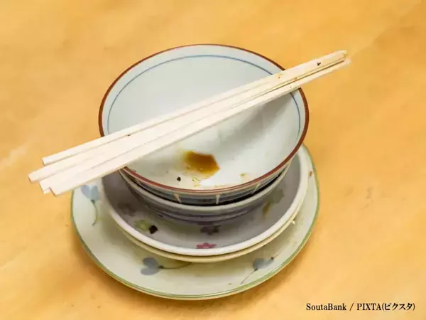 「これやる奴、マジでドン引きだわ」　食事マナーに「別によくない？」「人として無理」と賛否の声