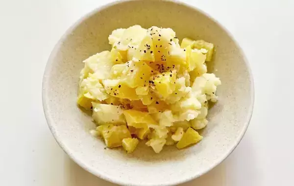 キュウリやハムの代わりに…その発想はなかった！　斬新なポテサラに「食感が最高」