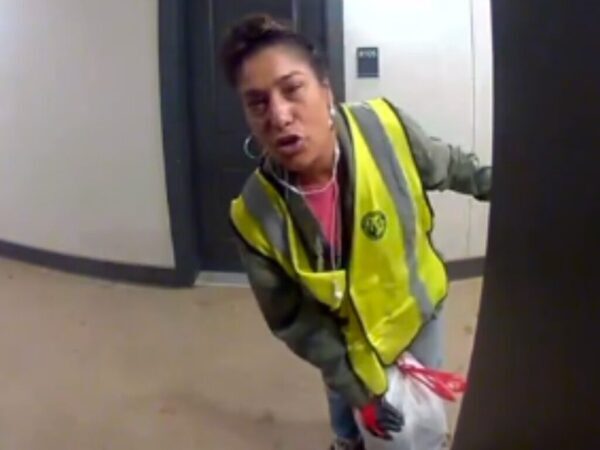 犬と働くゴミ収集の女性　住人がドアの前に置いたものは？「涙腺が崩壊した」