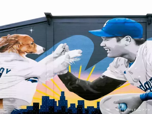 大谷翔平とデコピンの『ハイタッチ壁画』がロサンゼルスに出現　「ダントツで良い」「絶対に見たいやつ」