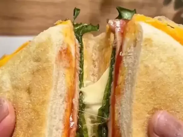 フライパン1つで完成！　まるでお店みたいなカフェ風サンドに「早速やる」