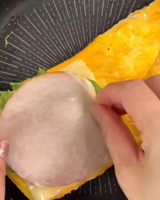 フライパン1つで完成！　まるでお店みたいなカフェ風サンドに「早速やる」